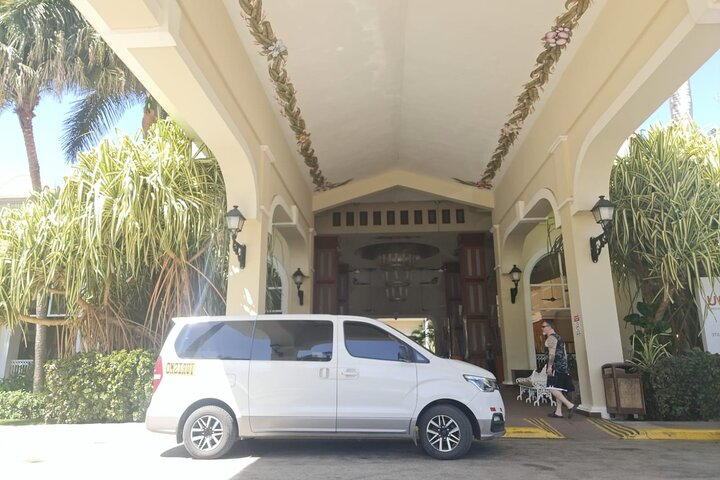 Transportation From Liberia Airport to Riu Palace Guanacaste - Photo 1 of 11